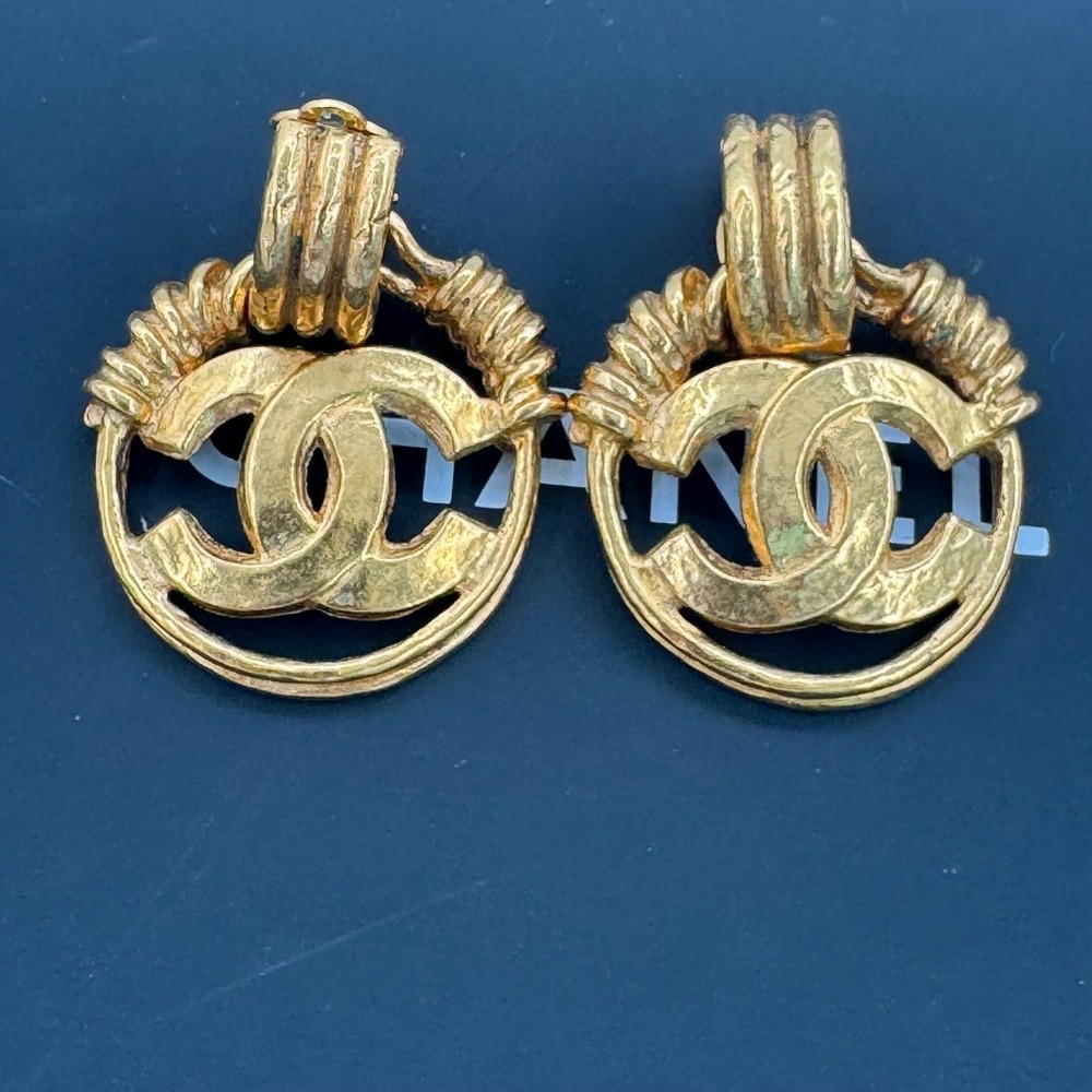 Chanel Vintage 94P CC Logo Gold Hoop Clip On Earrings Textured Wire Rope CoA